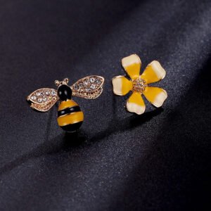 2022Fashionable simple sweet cute little bee earrings